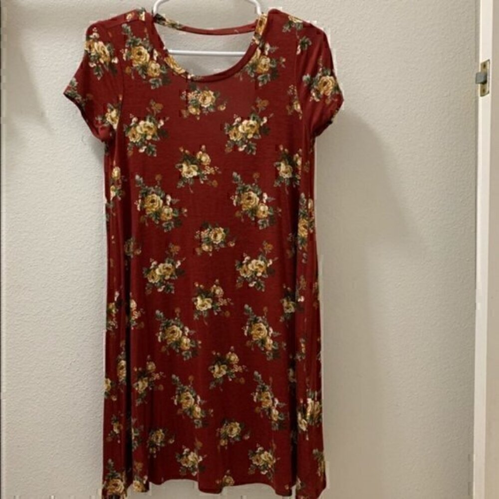 NWT Maroon Floral Tshirt Dress Open Back